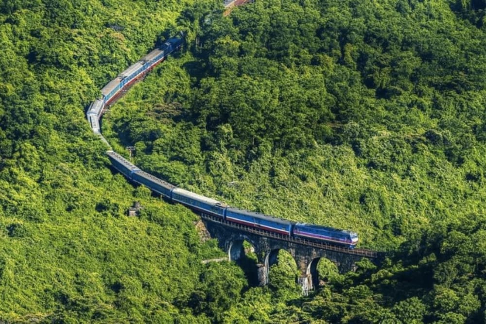 Perfect Ninh Binh Day Trip Itinerary from Hanoi: Temples, Caves & Culinary Treasures Train to Ninhbinh