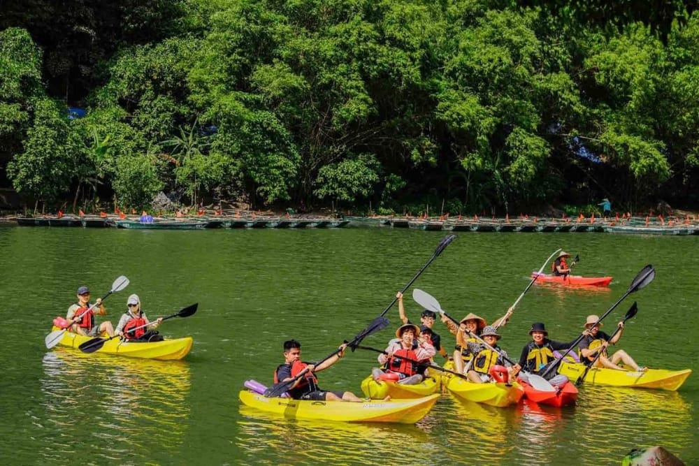 Perfect Ninh Binh Day Trip Itinerary from Hanoi: Temples, Caves & Culinary Treasures ninh binh day trip from hanoi 22