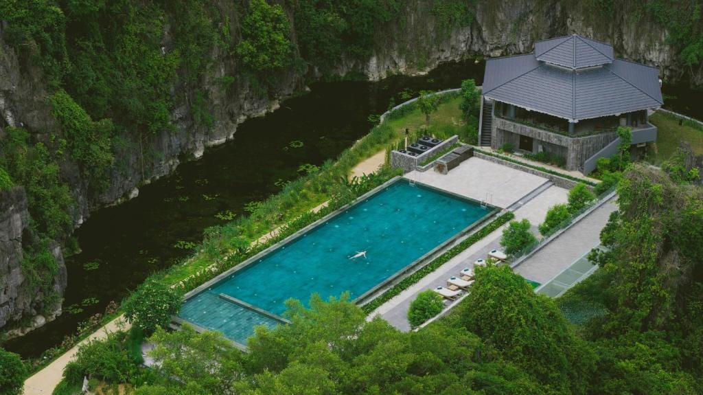 A stunning infinity pool overlooking the dramatic karst mountains, highlighting luxury resorts in Ninh Binh.