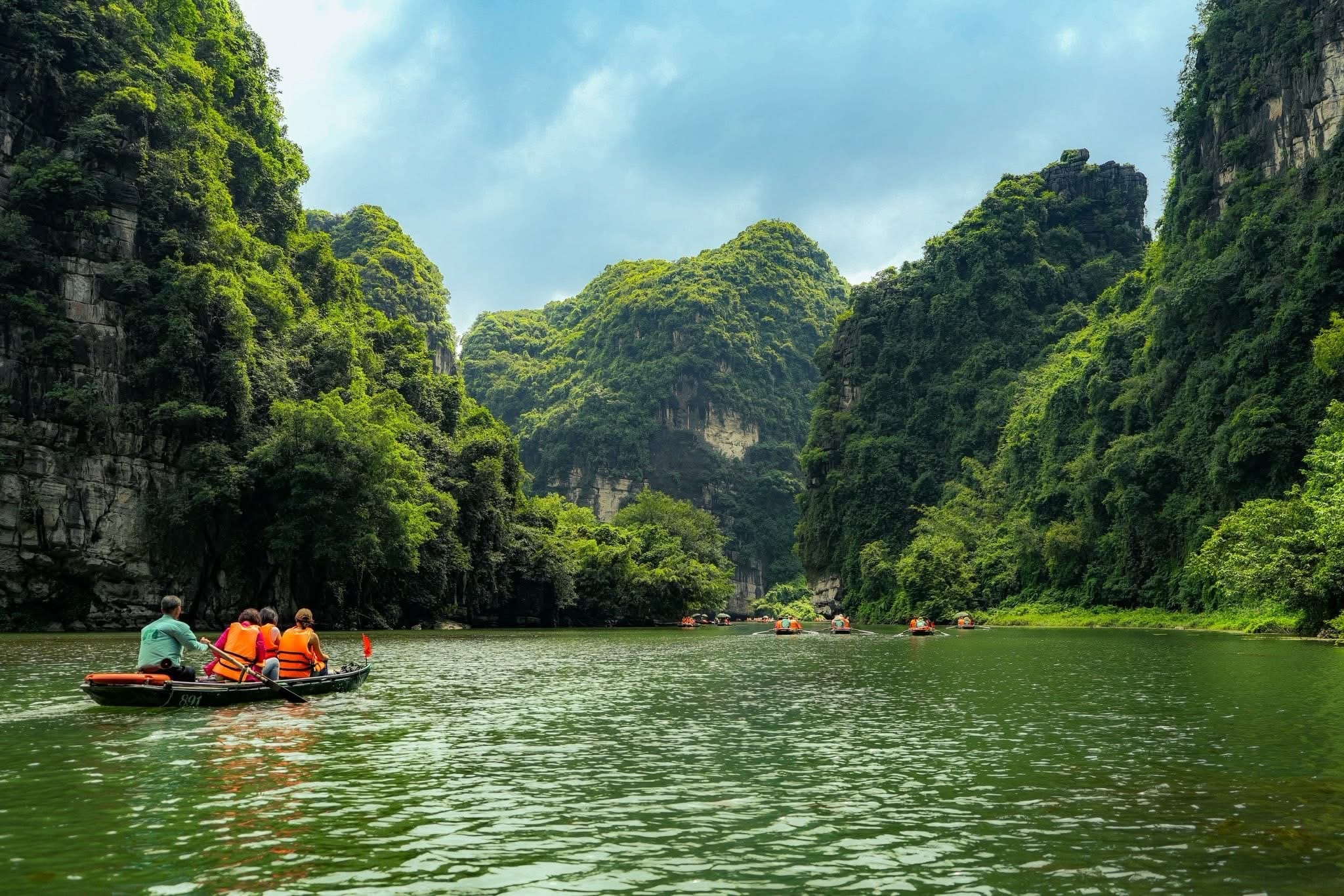 The serene, calming landscape that makes any choice of route at Trang An rewarding and visually stunning.