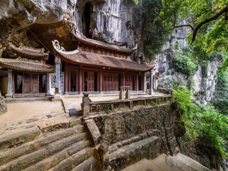 The modest set of stone steps leading up to the quiet cave entrance of Linh Coc Pagoda.