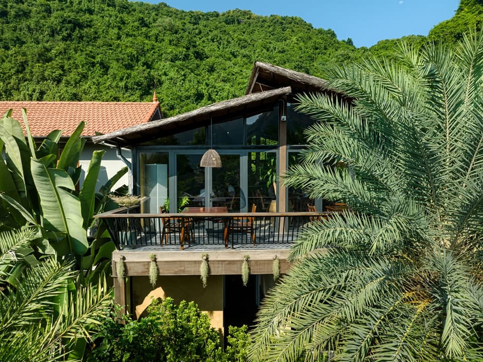  Beating the crowds by starting your day early from your well-positioned Tam Coc accommodation.