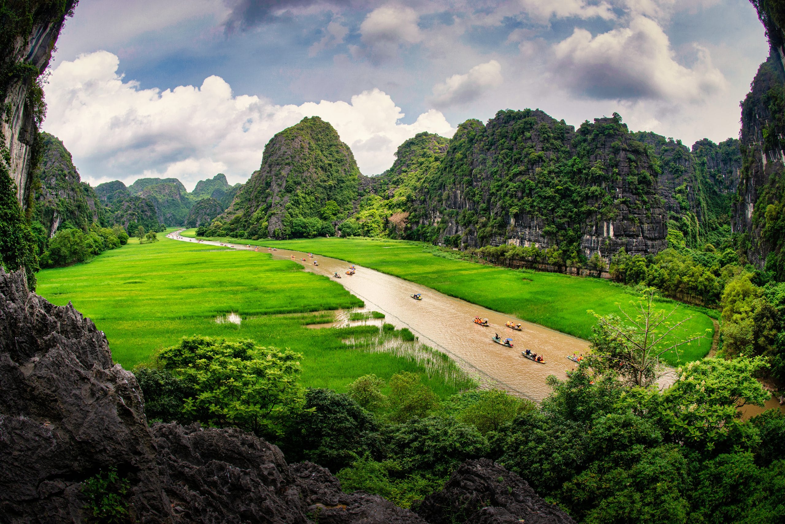  Unveiling the layered geological history and mystical beauty of Ninh Binh’s spectacular landscape.