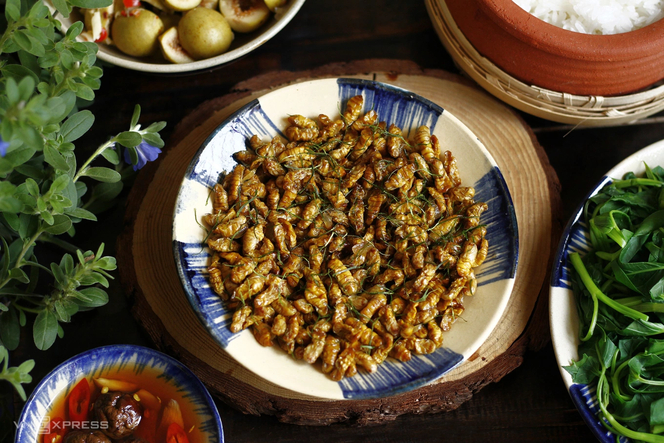  For the curious foodie, Fried Bee Larvae offers a bold culinary adventure, blending a unique creamy texture with the rich, toasted notes of local spices.