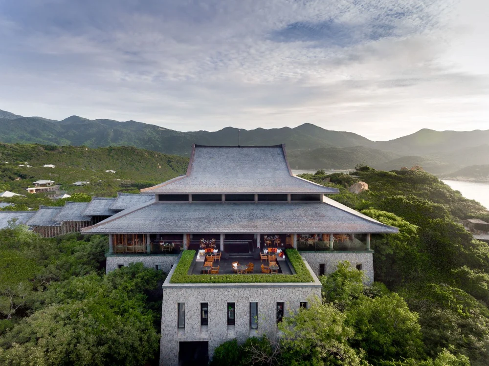 The "luxury of space": sprawling private villas that offer total seclusion and a deep connection to the landscape.