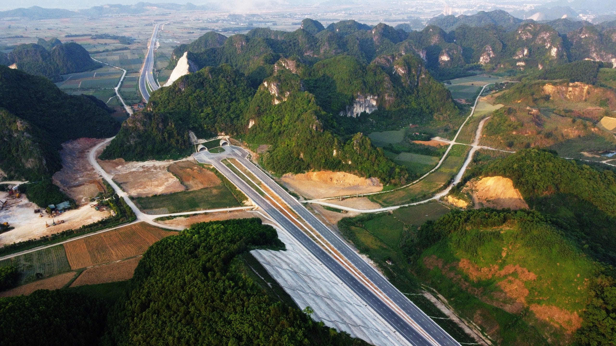 Comfortable transport options for a seamless transition from Hanoi to the quiet countryside.
