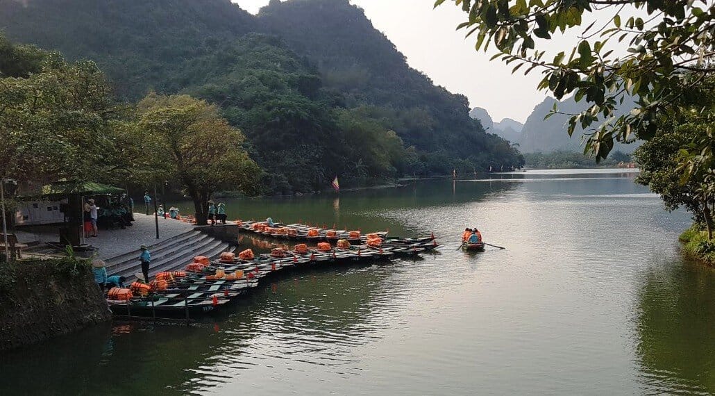 Trang An vs Tam Coc: Differences, Boat Routes & Travel Tips Explained Which waterway wins the Trang An vs Tam Coc debate for romantic travelers?