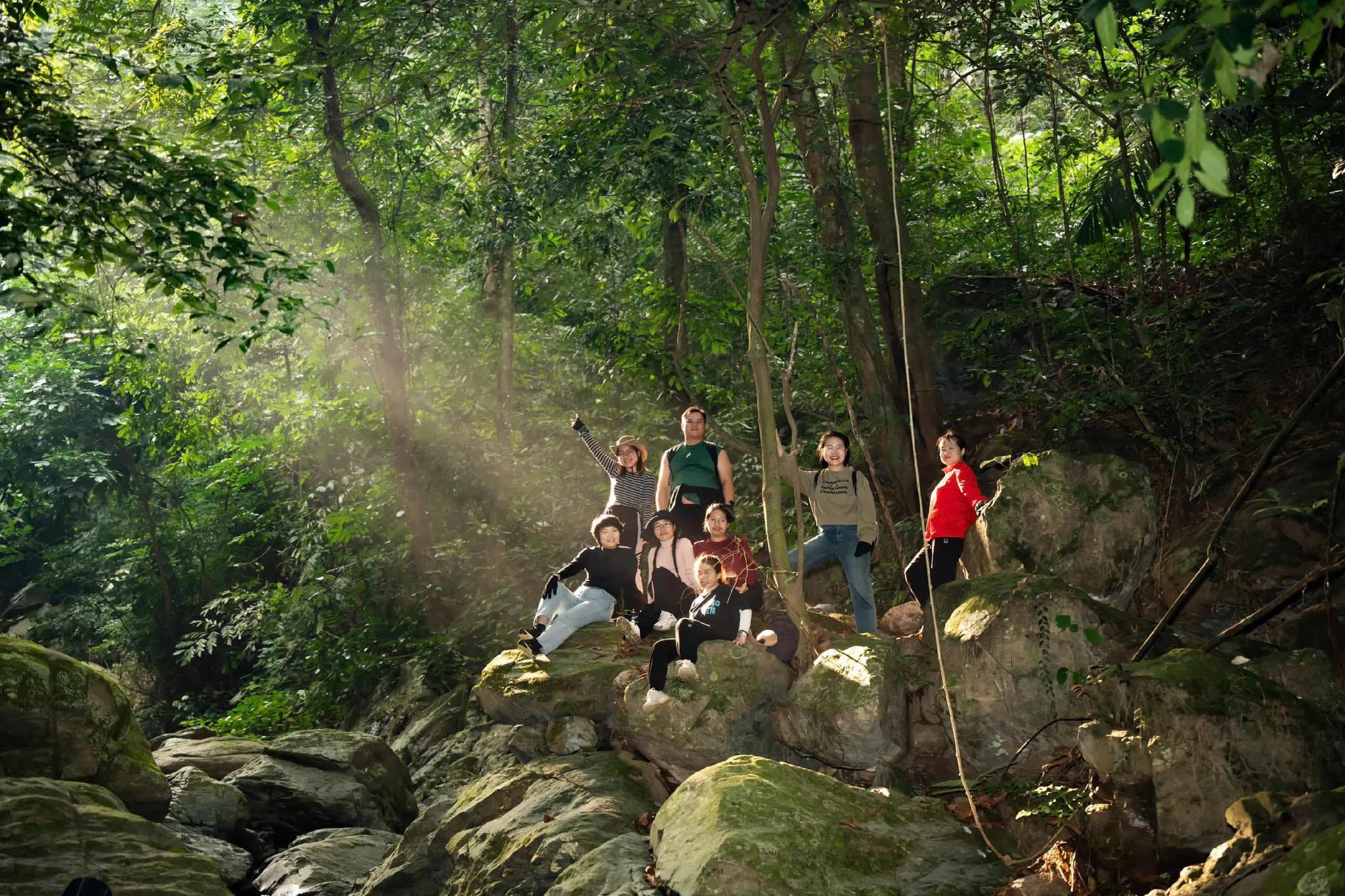 Ninh Binh Weather Guide: Seasons, Temperature & Rainfall Explained Consulting our ninh binh seasonal guide to capture the most photogenic natural landscapes throughout the year.