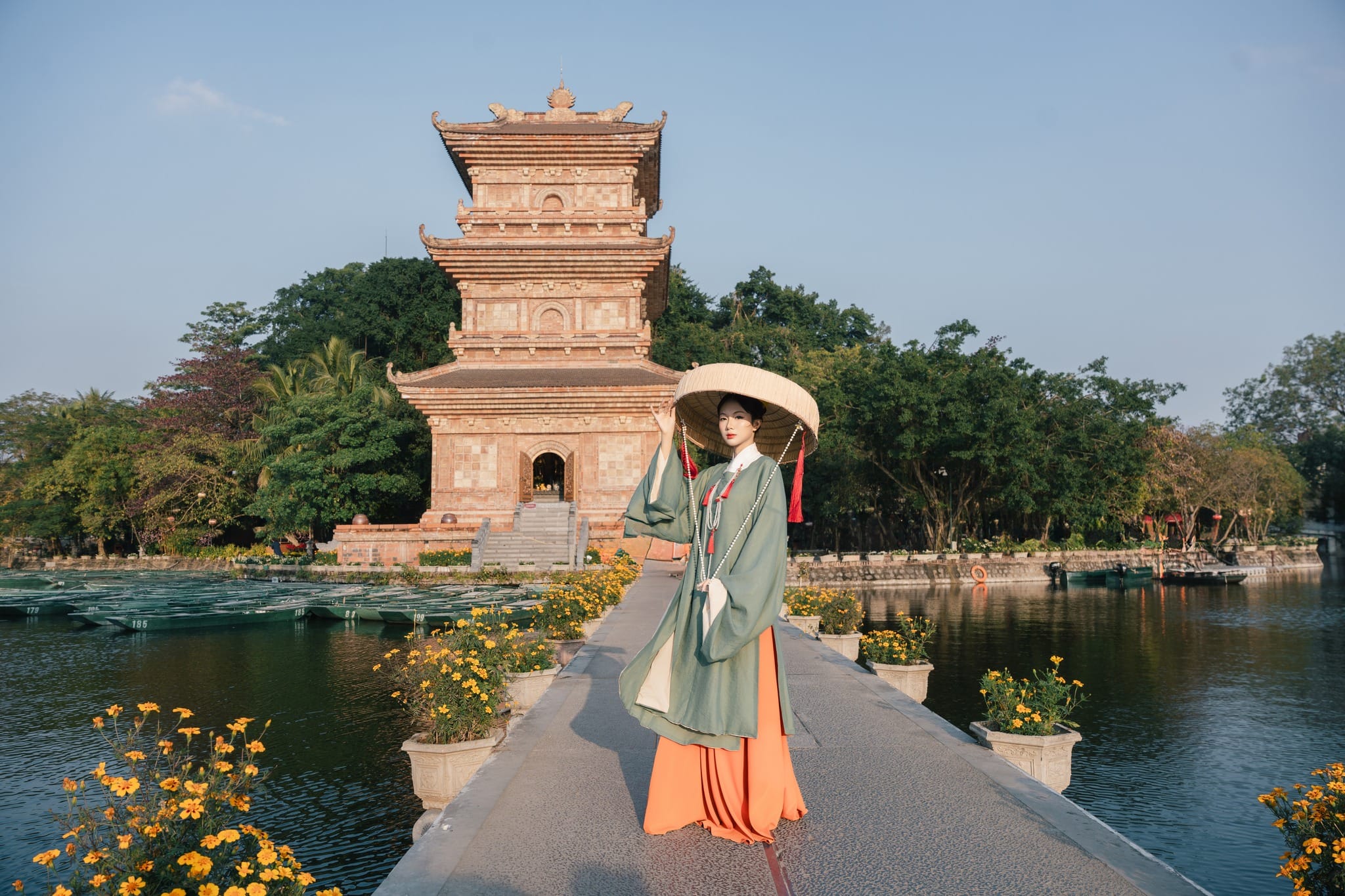 Ninh Binh Weather Guide: Seasons, Temperature & Rainfall Explained Layering with soft scarves and light jackets in winter to embrace the poetic chill of a misty morning boat ride.