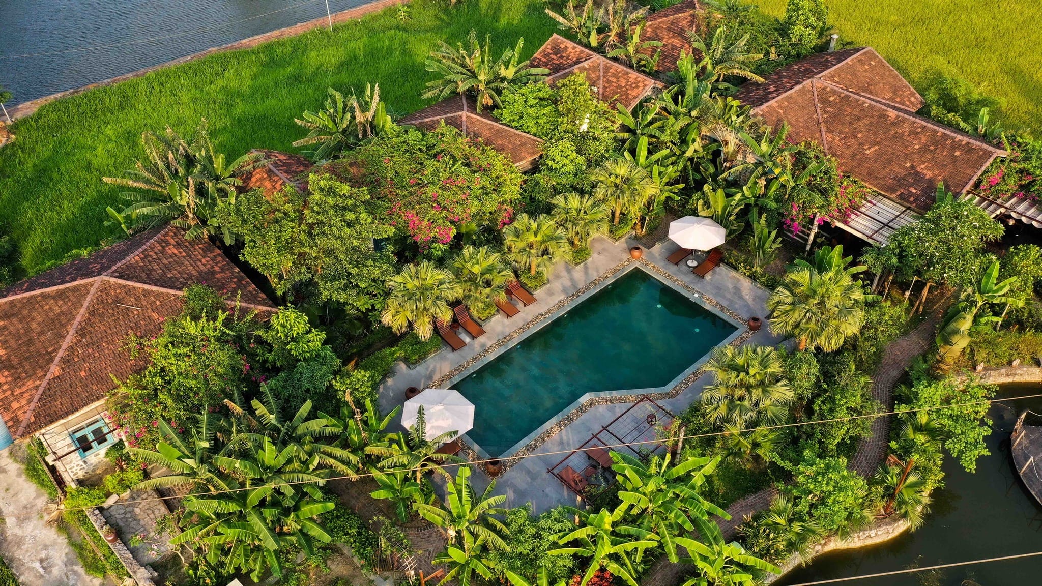 A rustic and comfortable stay that feels deeply rooted in the local limestone earth.