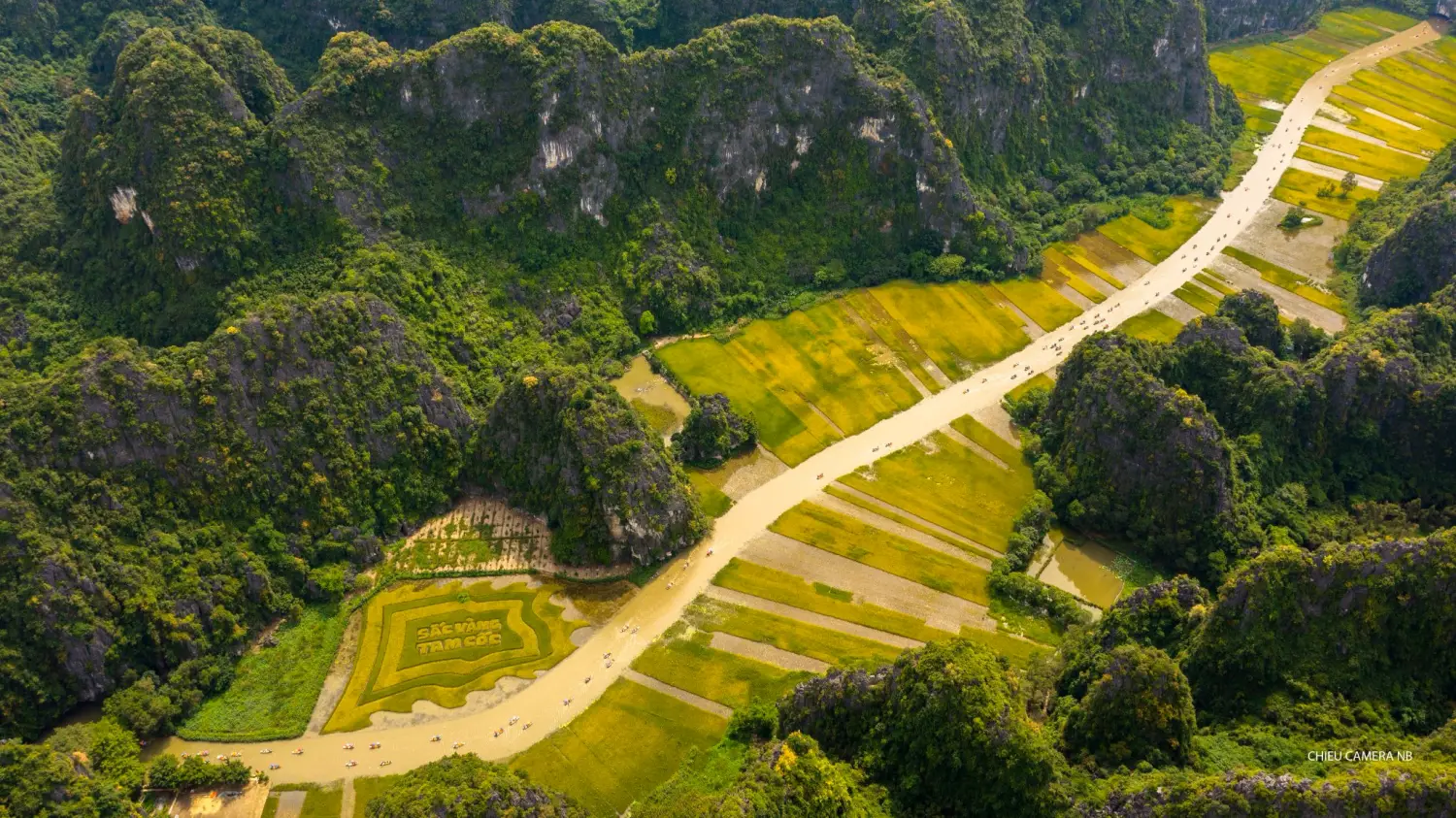 Ninh Binh 3 Day Itinerary: The Perfect Guide to Nature, Culture and Hidden Gems Soft morning sunlight filtering across the peaceful limestone mountains and winding rivers of Ninh Binh.