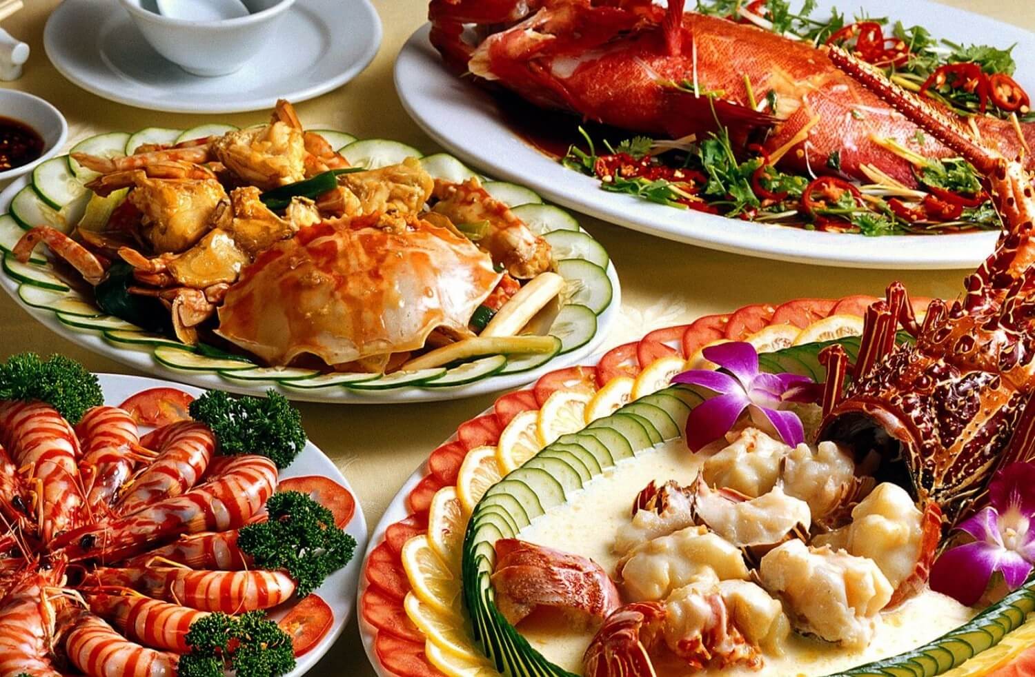 Essential vietnam travel tips for mastering local table etiquette and shared dining customs.
