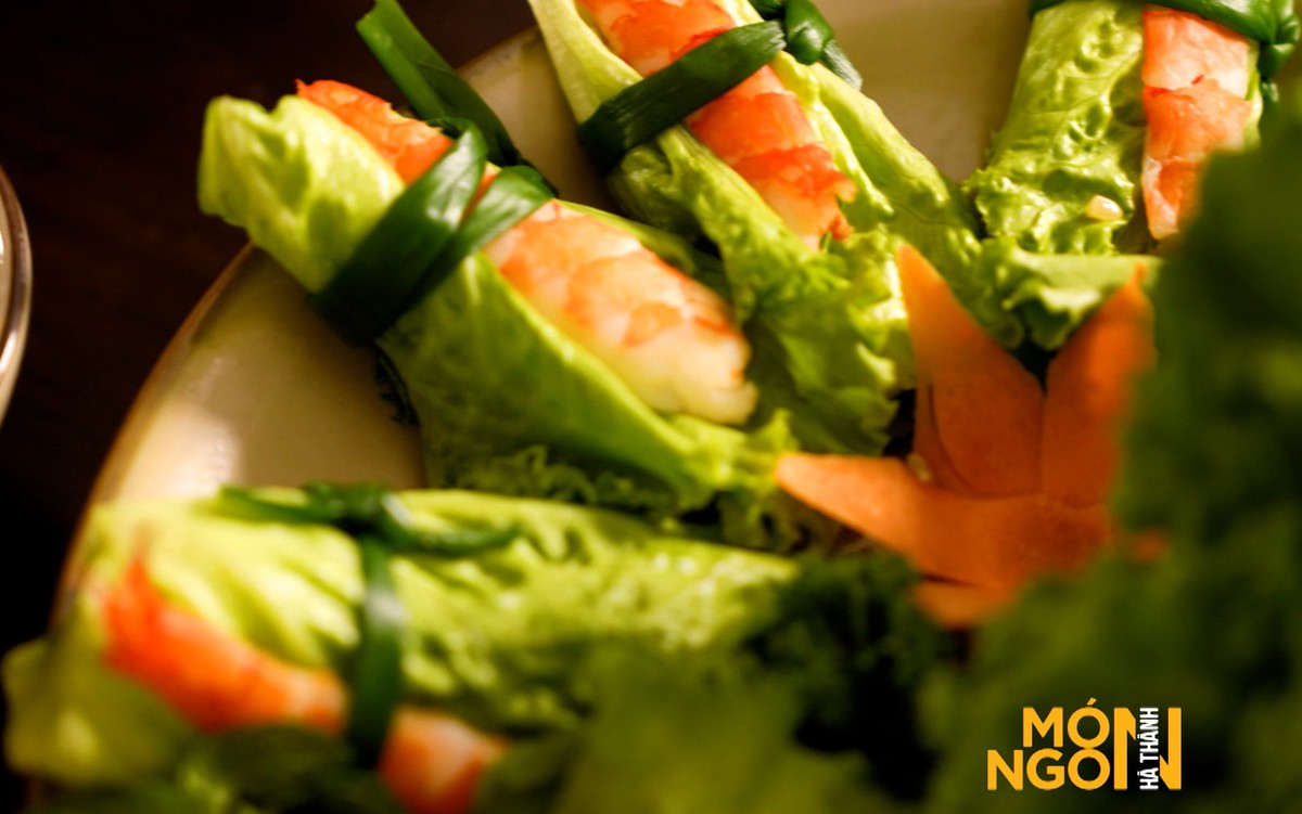 Vietnam Autumn Cuisine: From Green Rice to Warm Desserts Cuốn bỗng adds regional character to Northern Vietnamese cuisine.