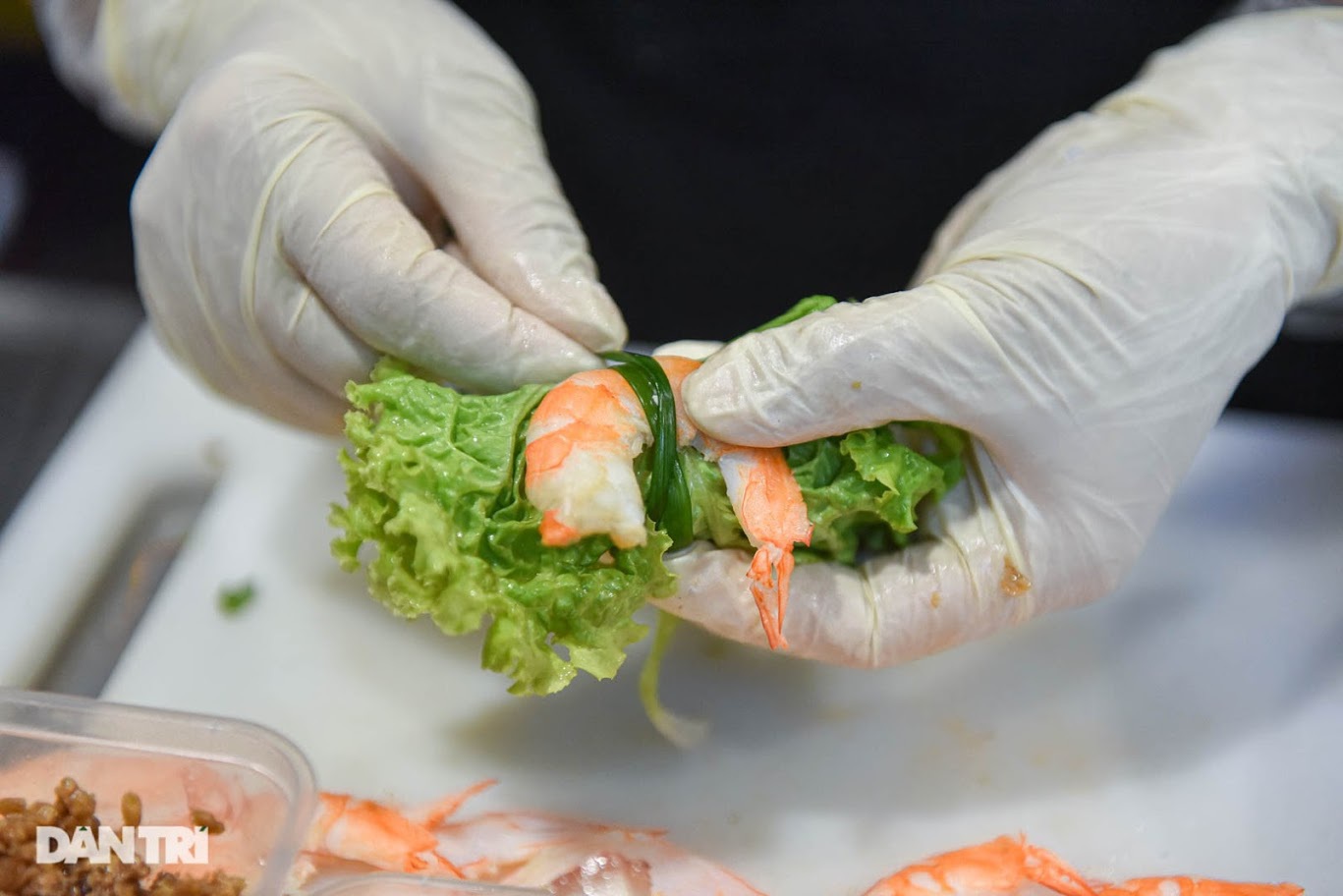 Vietnam Autumn Cuisine: From Green Rice to Warm Desserts A distinctive dipping sauce gives these rolls their character.